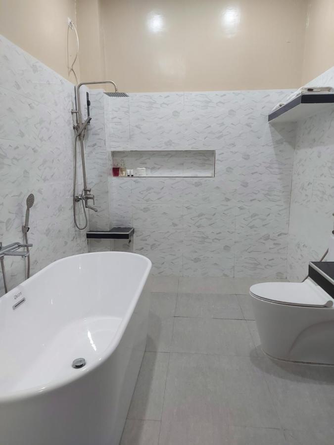 B&S Orchids suites hotel Dipolog Extérieur photo