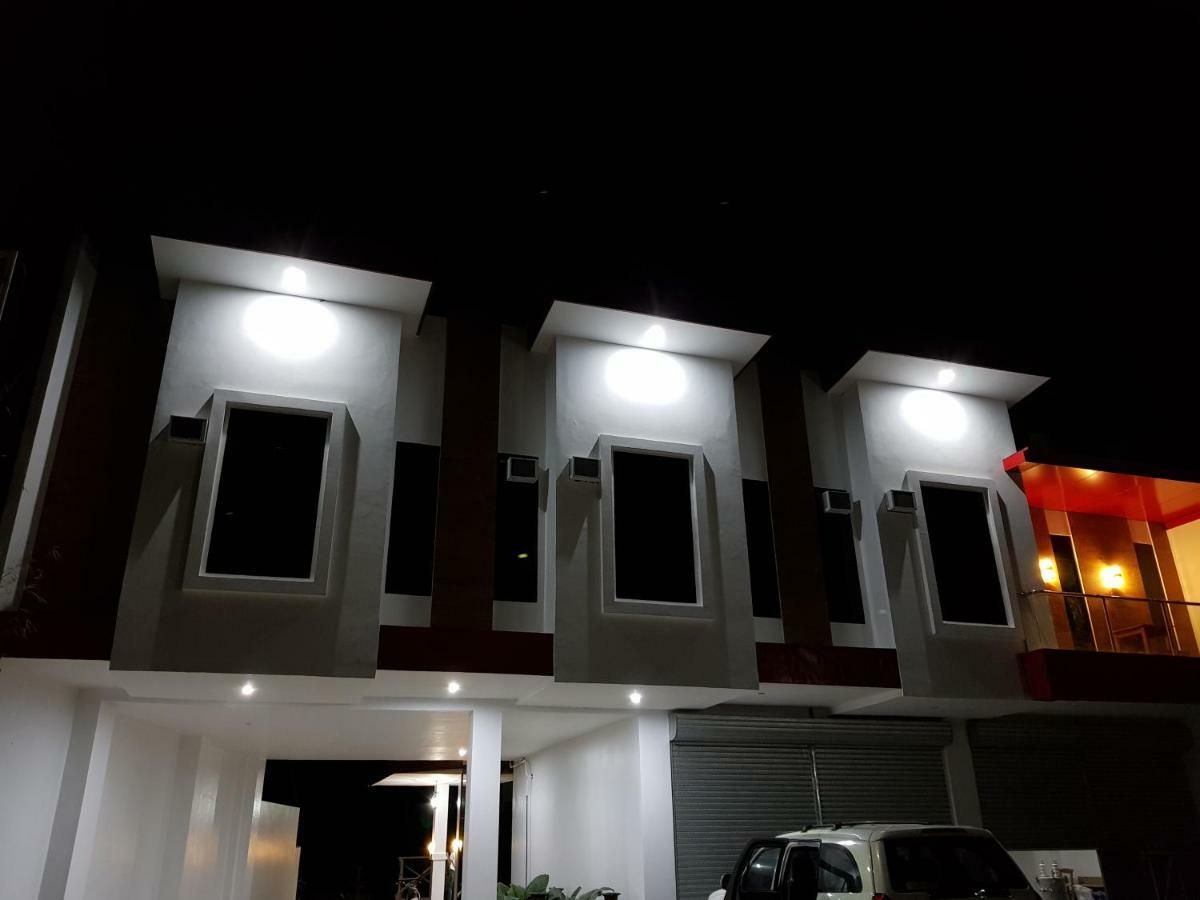 B&S Orchids suites hotel Dipolog Extérieur photo