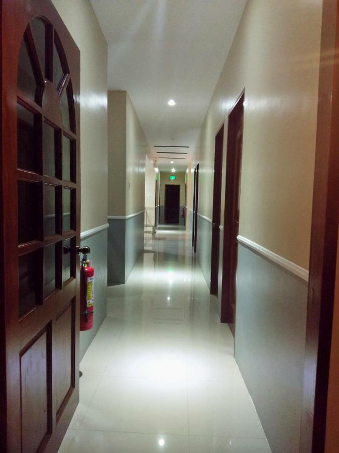 B&S Orchids suites hotel Dipolog Extérieur photo