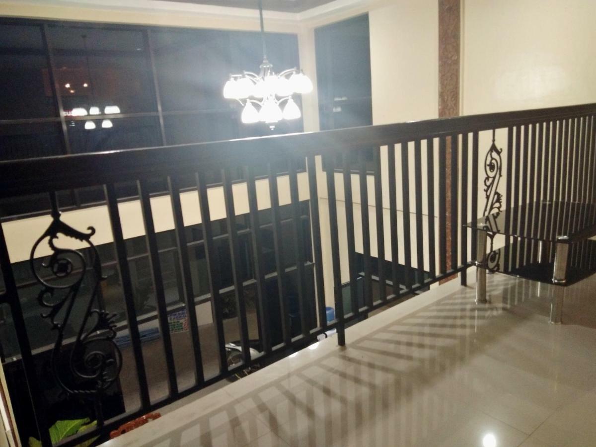 B&S Orchids suites hotel Dipolog Extérieur photo