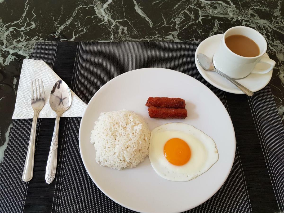 B&S Orchids suites hotel Dipolog Extérieur photo