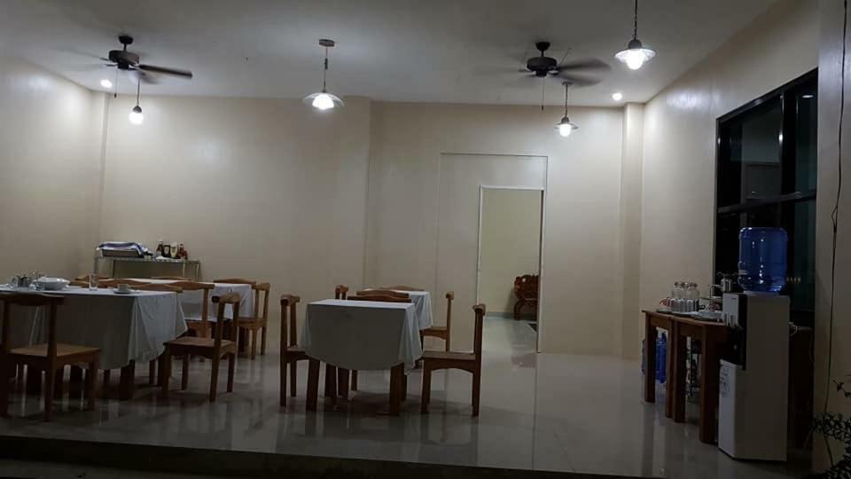B&S Orchids suites hotel Dipolog Extérieur photo