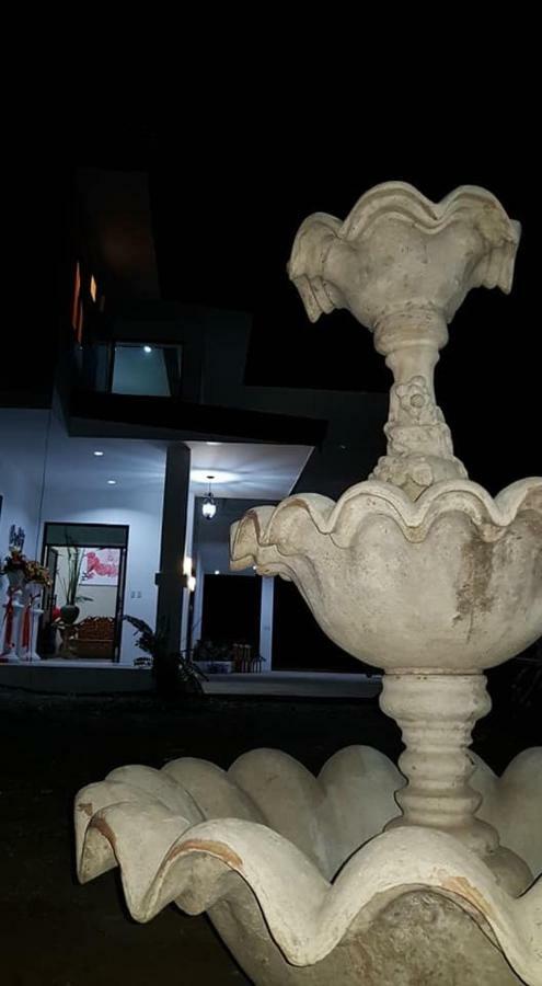 B&S Orchids suites hotel Dipolog Extérieur photo