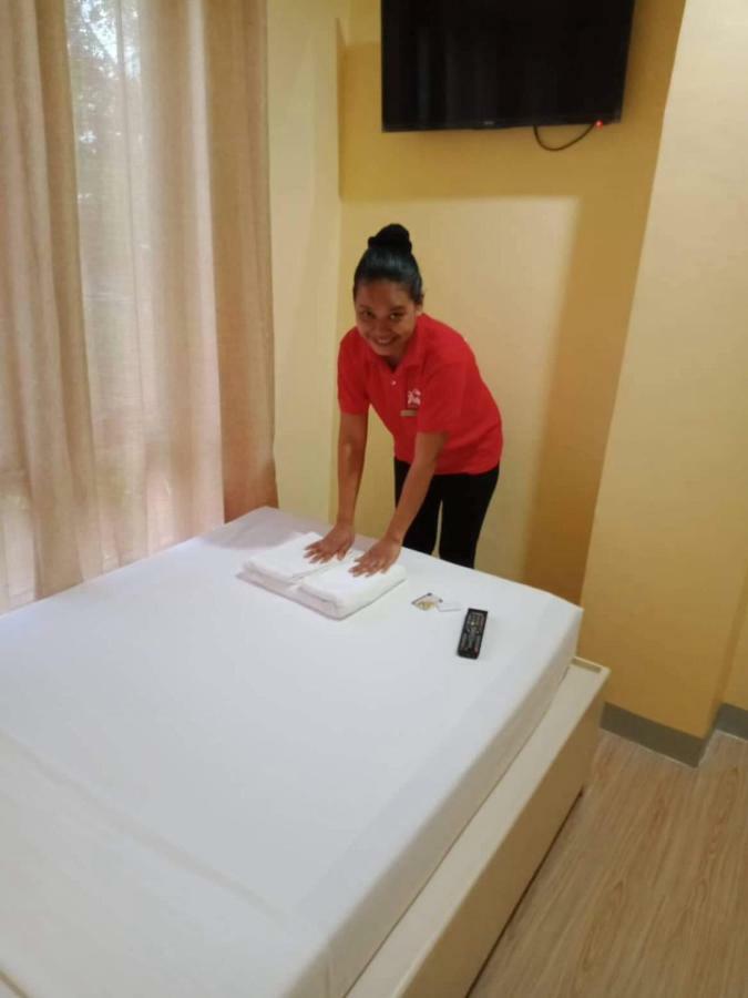 B&S Orchids suites hotel Dipolog Extérieur photo